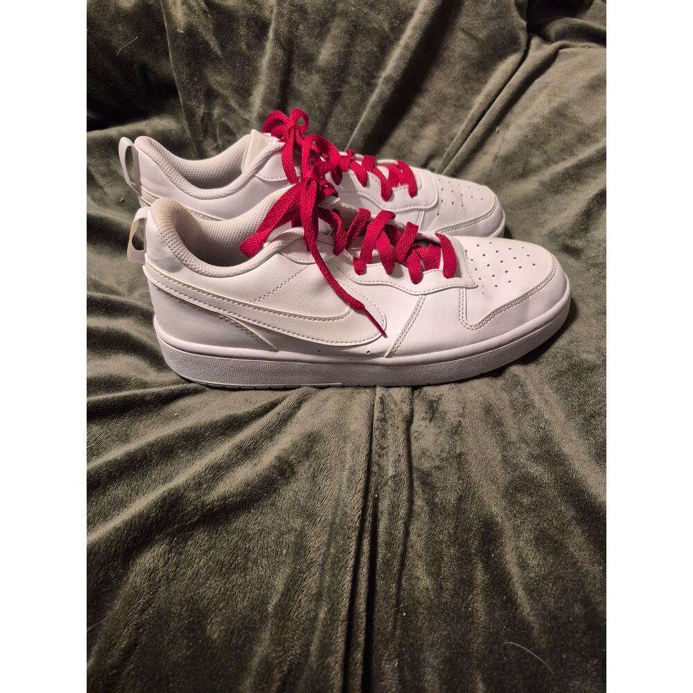 "Nike Sneakers – Comfortable Everyday Tennis Shoes – Size 7Y Great Condition"